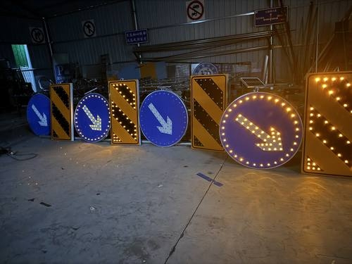 常德常德河南太阳能自发光交通路标牌厂家